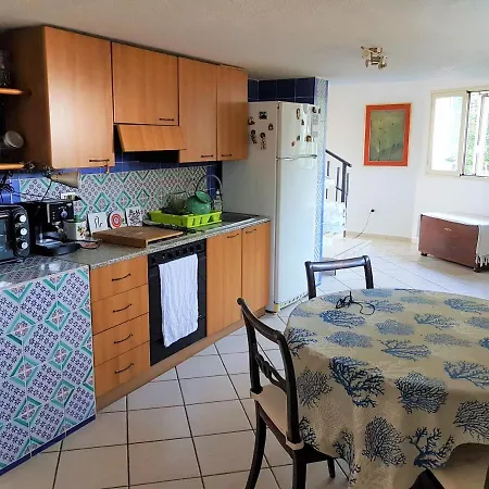 Al Mare Sulla Scogliera *